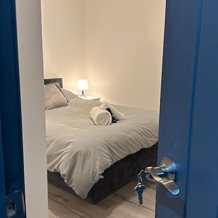 Modern 2 Bed Near Turf Moor Football Stadium, Parks, Canal And Lake Burnley Bagian luar foto