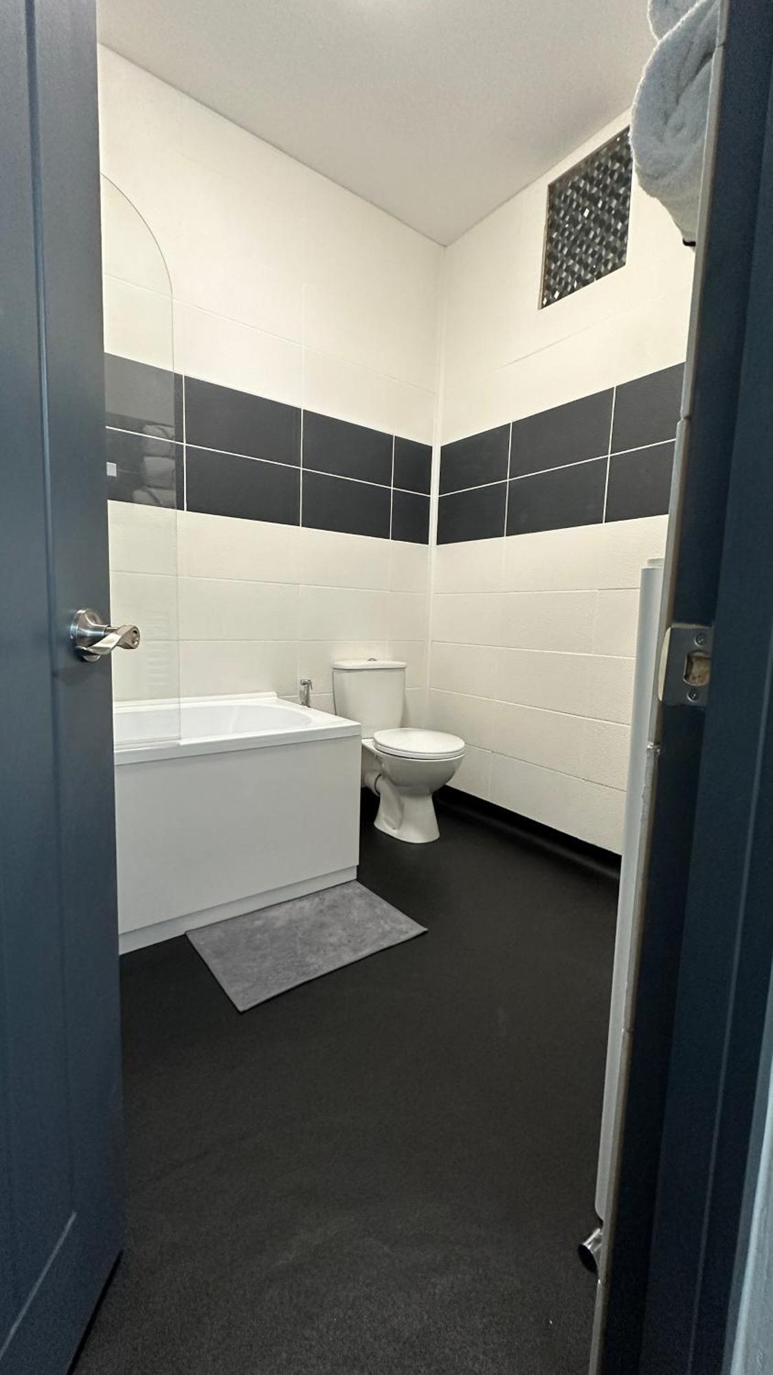 Modern 2 Bed Near Turf Moor Football Stadium, Parks, Canal And Lake Burnley Bagian luar foto