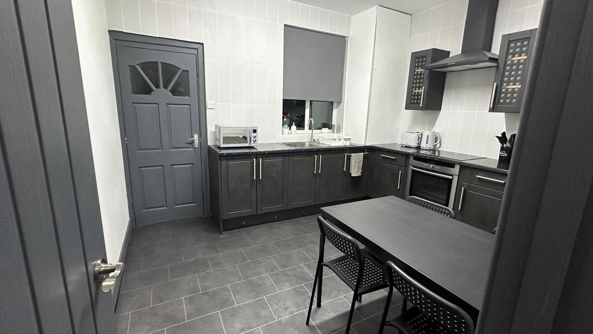 Modern 2 Bed Near Turf Moor Football Stadium, Parks, Canal And Lake Burnley Bagian luar foto
